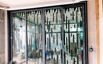 Titanium-plated glass grilles